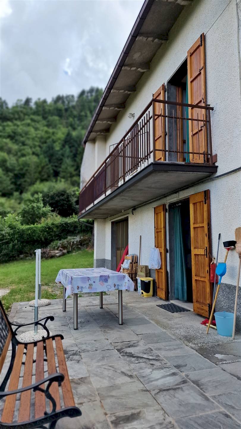 PORZIONE DI CASA IN SASSO CON SPLENDIDA VISTA SU SESTOLA E LA VALLATA