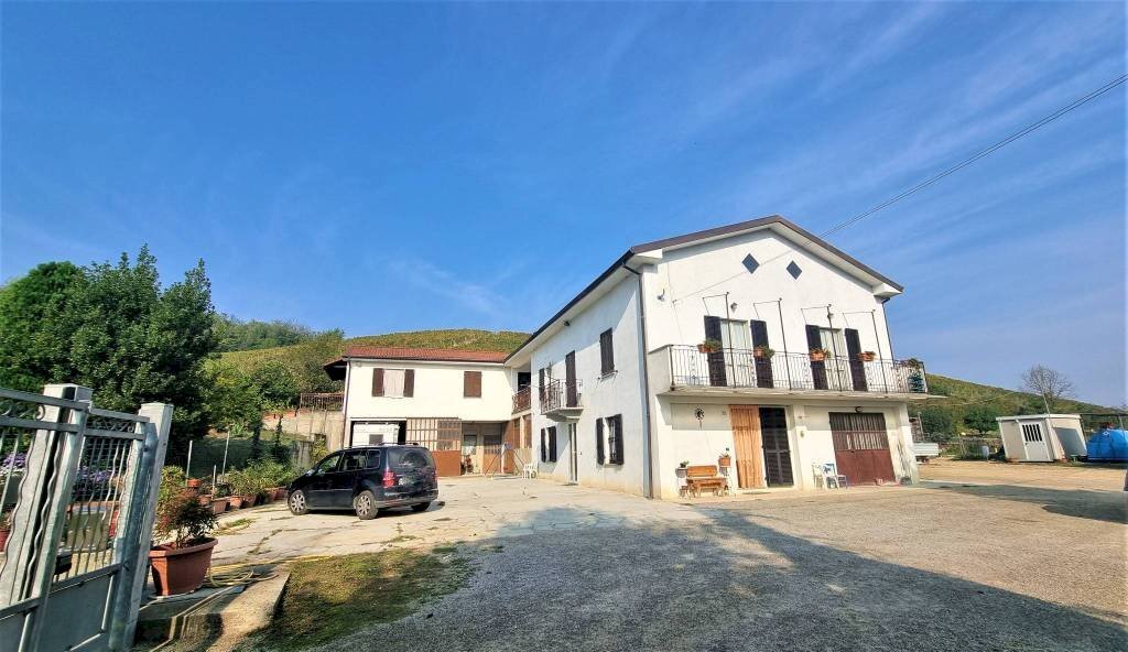 REF 470 Azienda agricola con vigneti di qualità zona Nizza