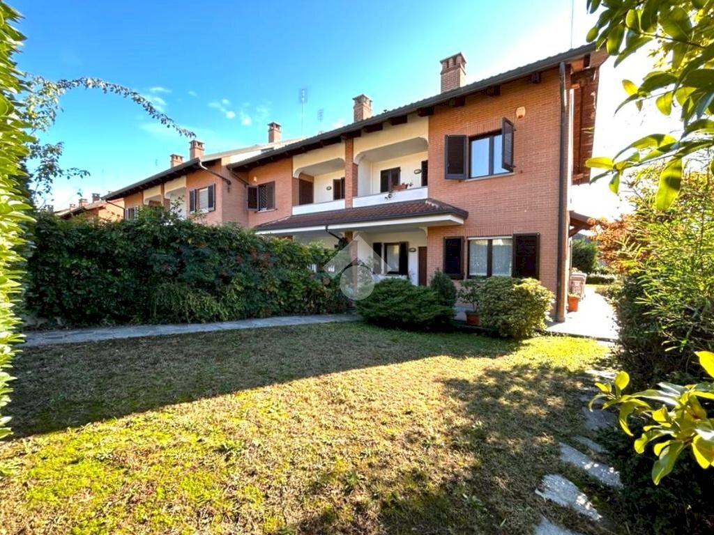 Villa a schiera d'angolo in vendita