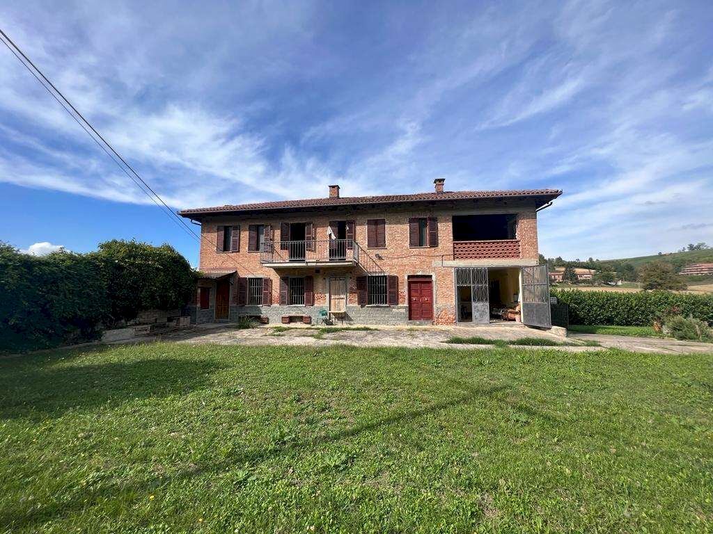 CASTELL'ALFERO CASA SINGOLA IMMERSA NEL VERDE