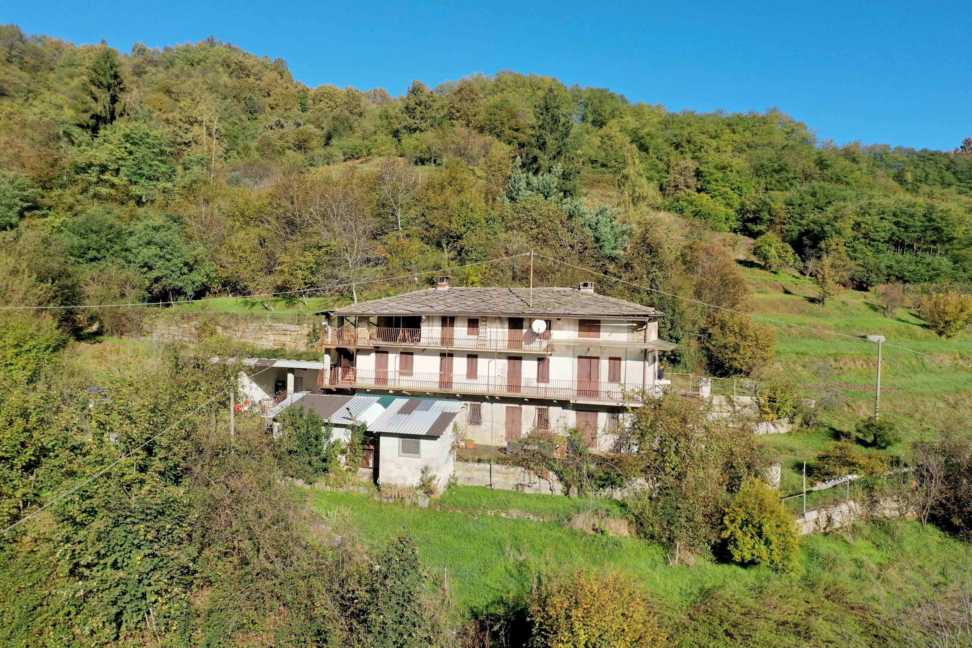 Casa Indipendente immersa nel verde