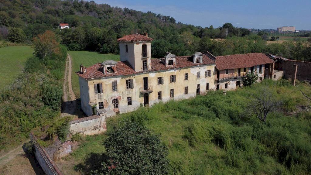 Rivoli (TO): Cascina di interesse storico da restaurare