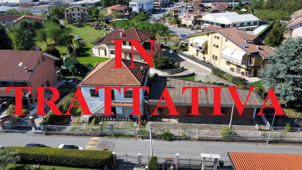 Bruino (TO): villa bifamiliare con deposito e giardino