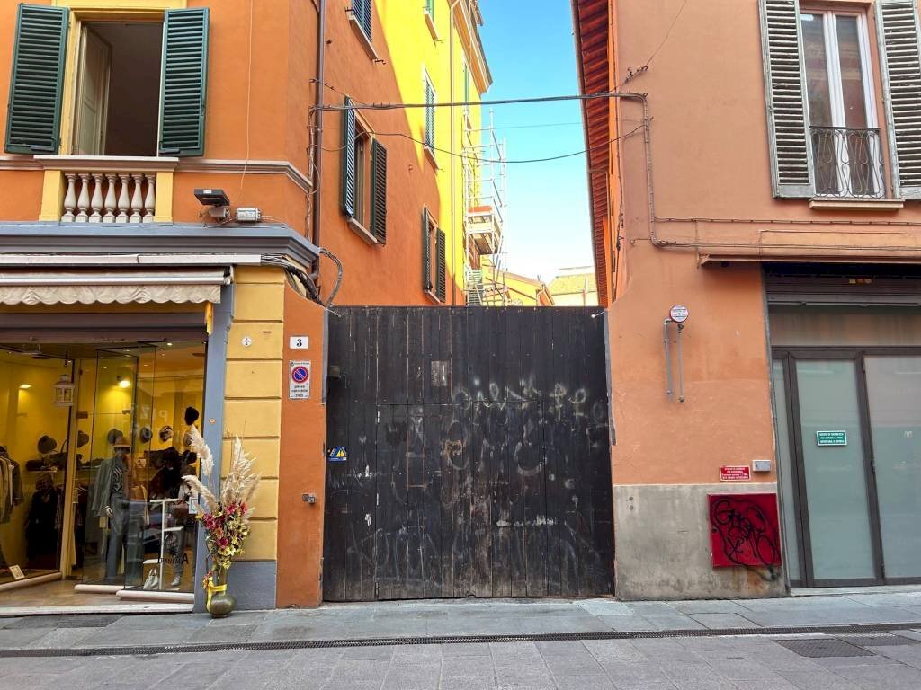 POSTO AUTO DOPPIO in via De' Falegnami -Zona v. Indipendenza