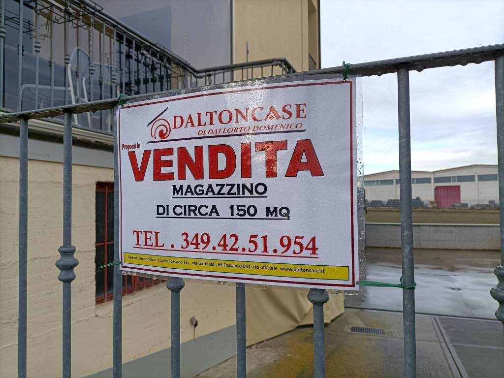 In ottima posizione proponiamo in Vendita, ampio magazzino