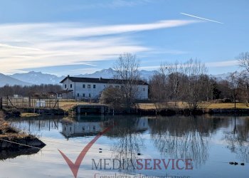 GRANDE CASA VICINO AL LAGO TETTI DEL LUPO Via del Lupo 33.