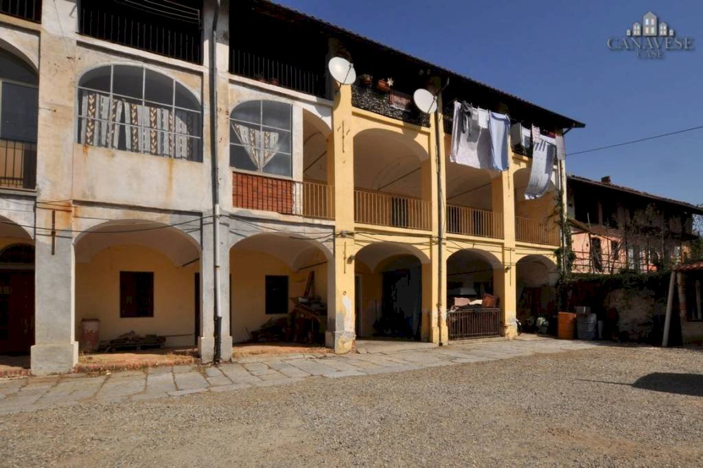 Porzione di bifamiliare in vendita a Castellamonte, Spineto