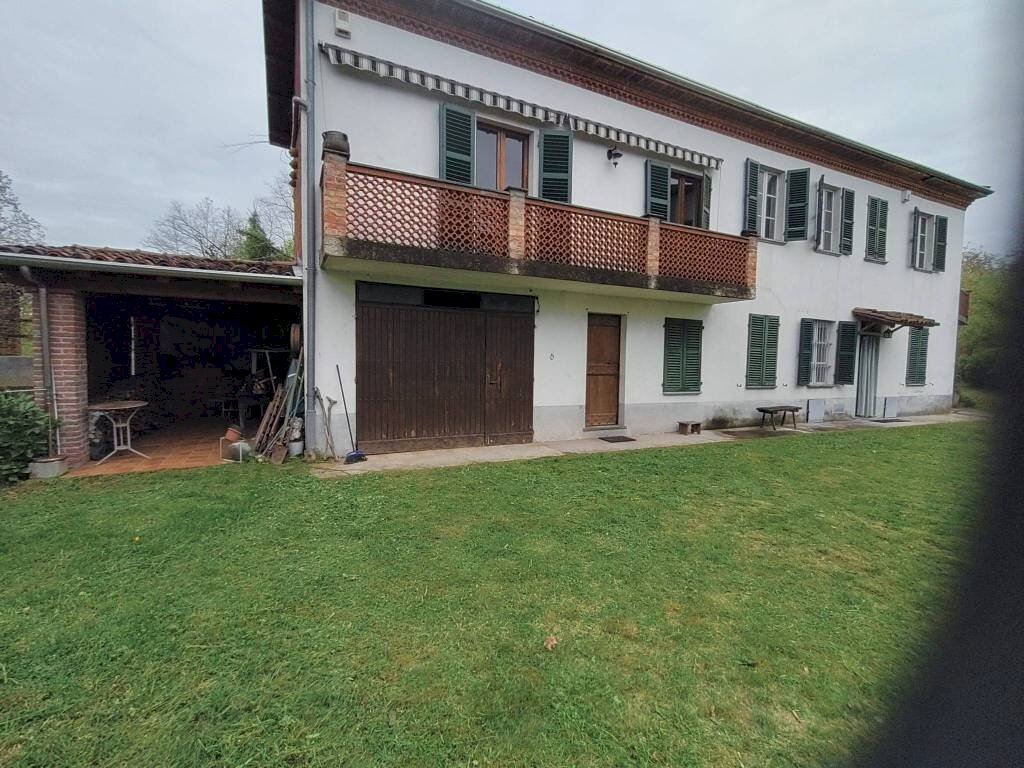 Vendesi Casa in Frazione Castiglione (Asti)