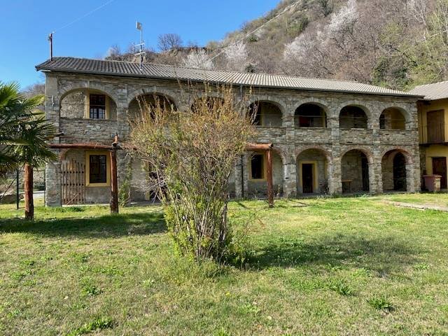 € 249.000 Antico casale nel verde