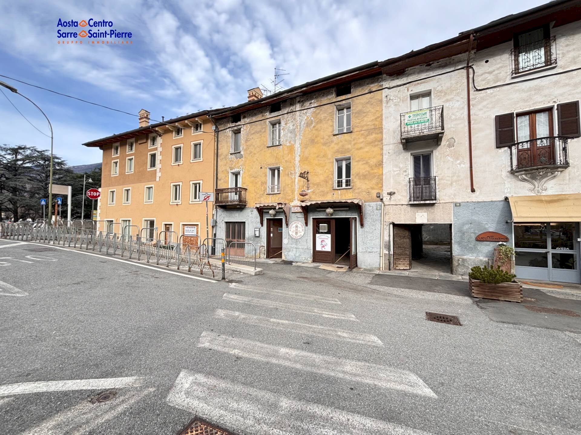 Vendita Rustico Via Piazza Vuillermin, Aosta