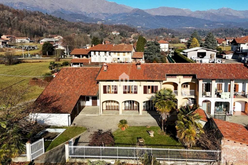 Casa semindipendente in vendita a Castellamonte.