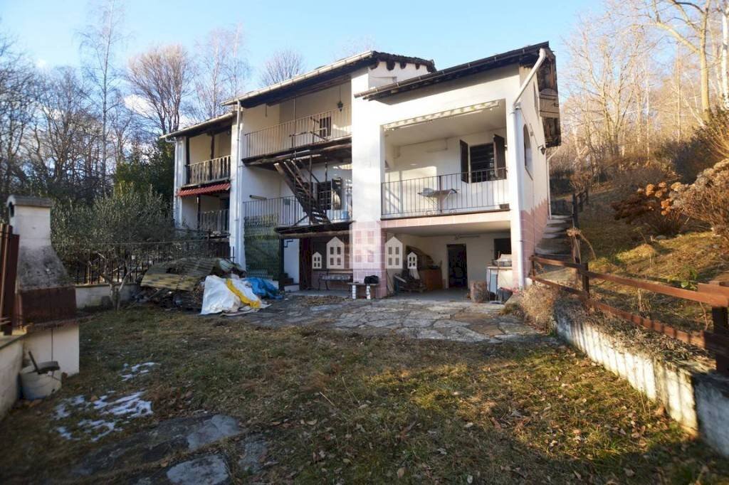Casa semindipendente in vendita a Castelnuovo Nigra, Moris