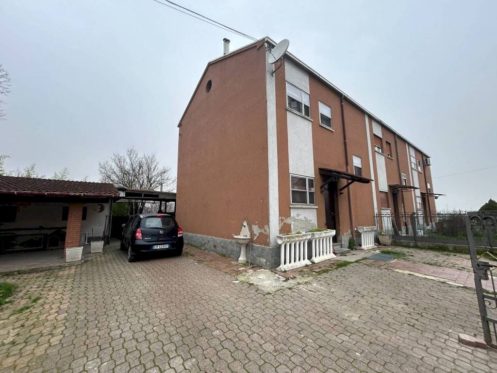 alessandria spinetta marengo casa con giardino