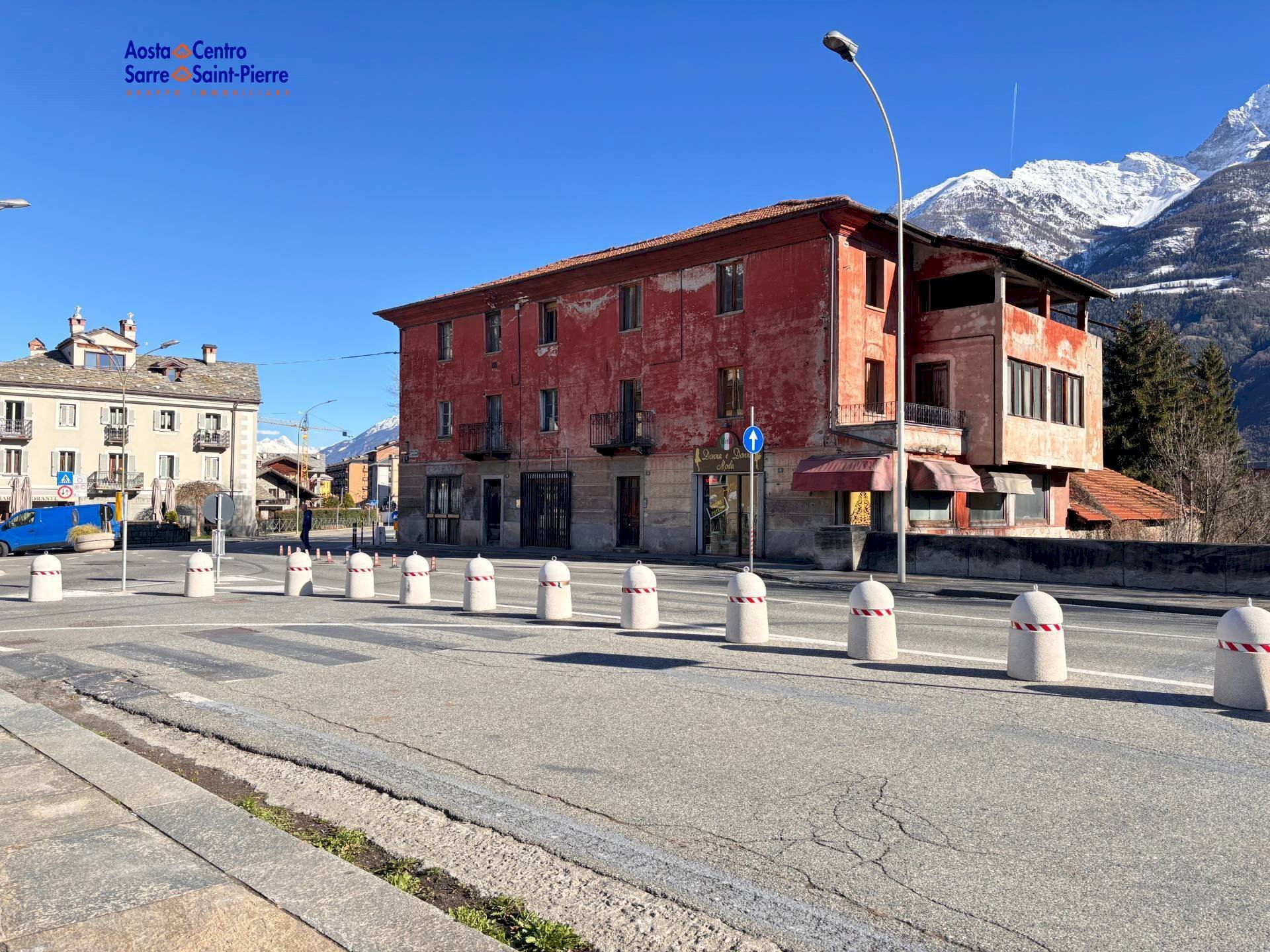 Vendita Casa indipendente Via Piazza Vuillermin, Aosta