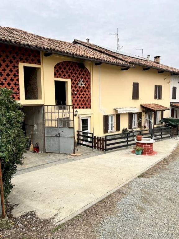 Porzione di cascinale in posizione soleggiata