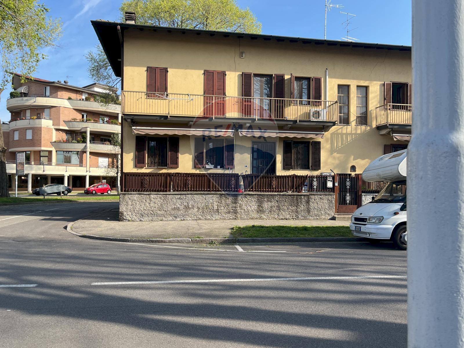 Vendita Villa Bifamiliare Via Varese, Busto Arsizio