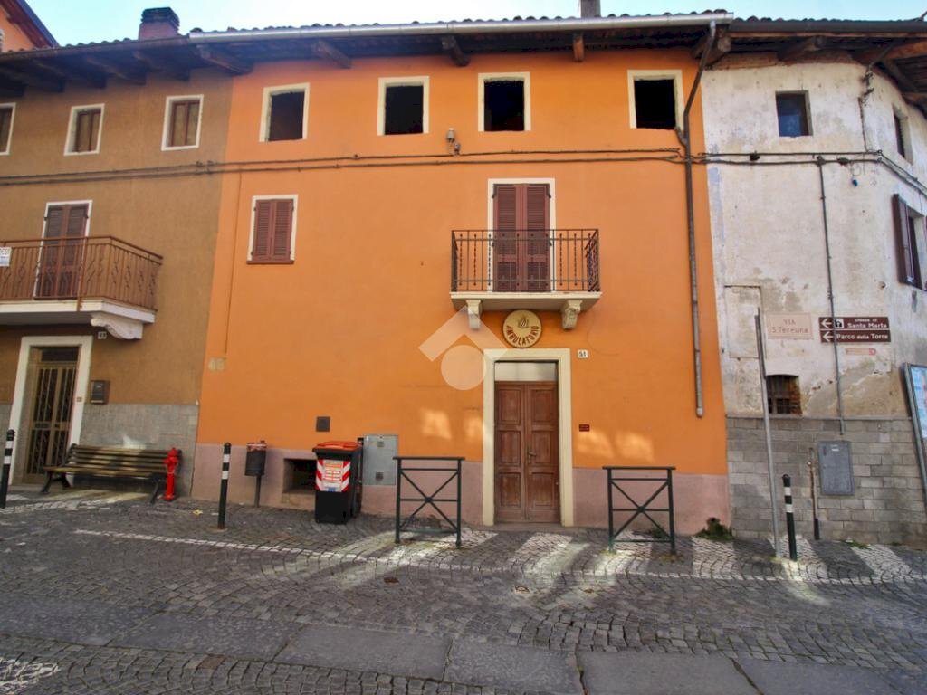 Casa di corte in vendita