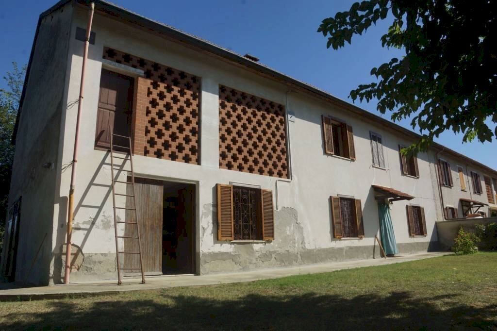 Casale/cascina in Regione Scalibri, Incisa Scapaccino