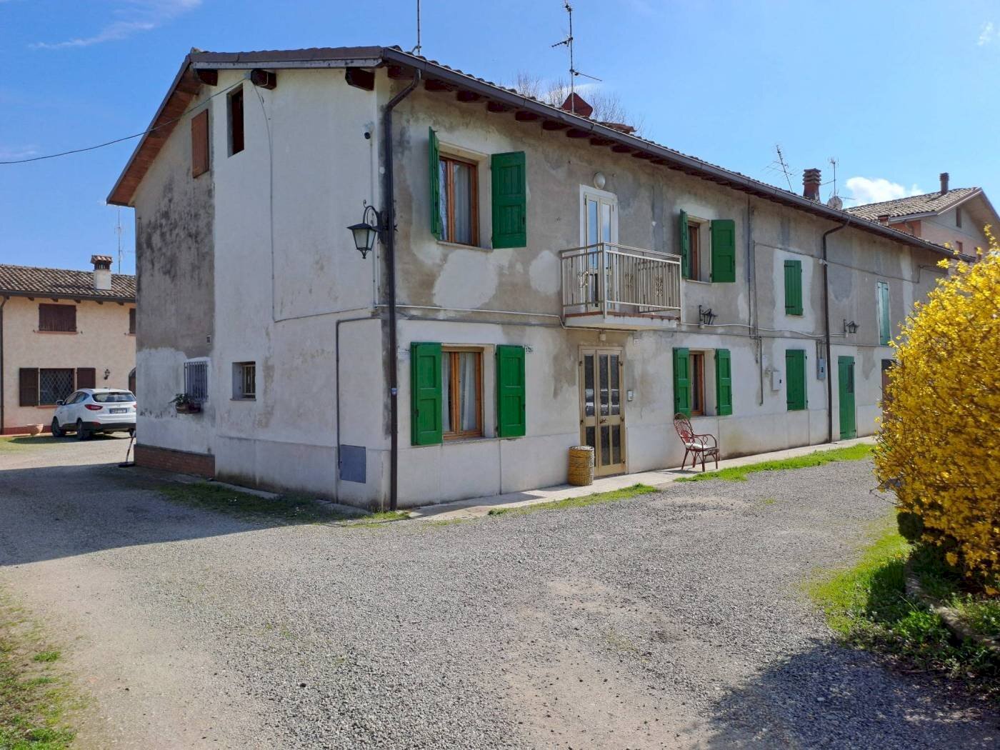 Porzione Di Casa Con Pertinenze E Terreno Agricolo