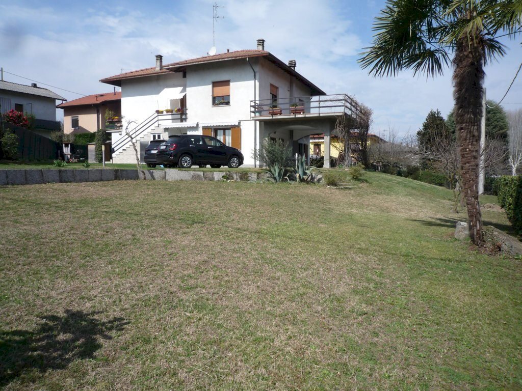 Vendita Villa Via Leopardi, 18, Travedona-Monate