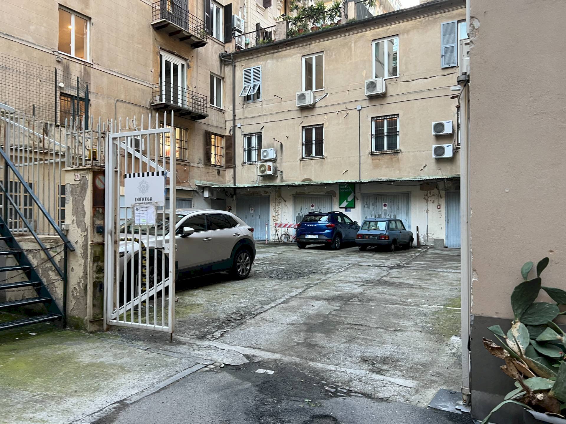 Vendita Magazzino Via Domenico Fiasella, Genova