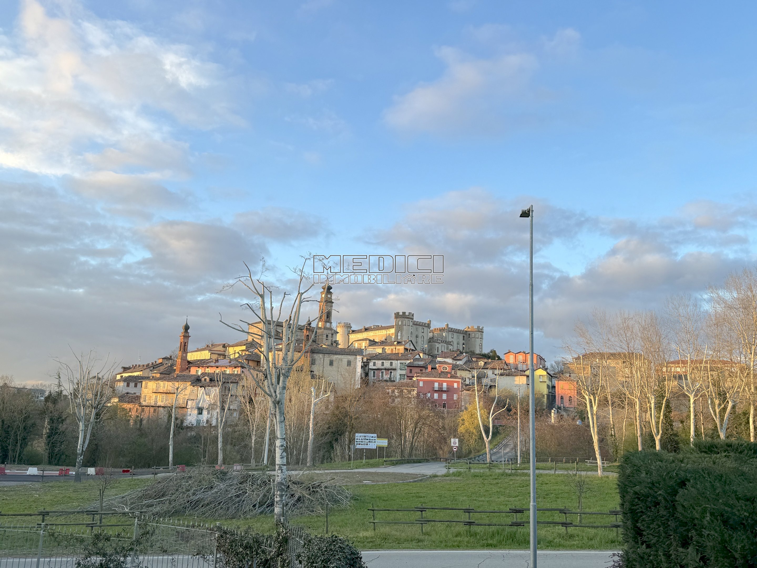 Splendida posizione con vista sull'antico castello del paese