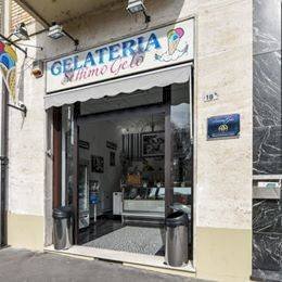 GRAZIOSO LOCALE COMMERCIALE IN CORSO TOSCANA 18