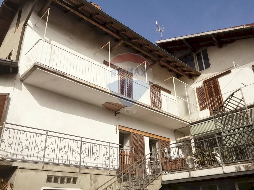 Vendita Porzione di casa Via Roma, 17
Bosco Valtravaglia, Montegrino Valtravaglia