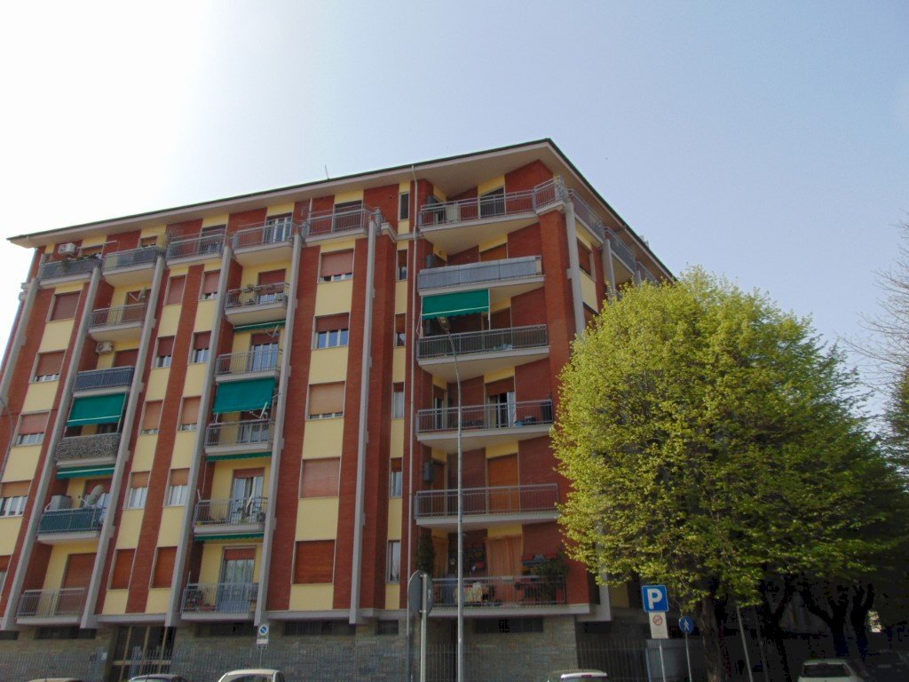 Nizza Monferrato, alloggio nella zona della “Madonna” piano alto con ascensore