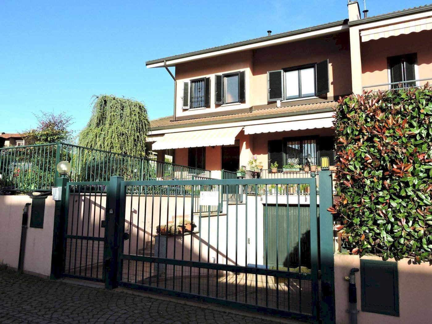 VILLA A SCHIERA - TROFARELLO