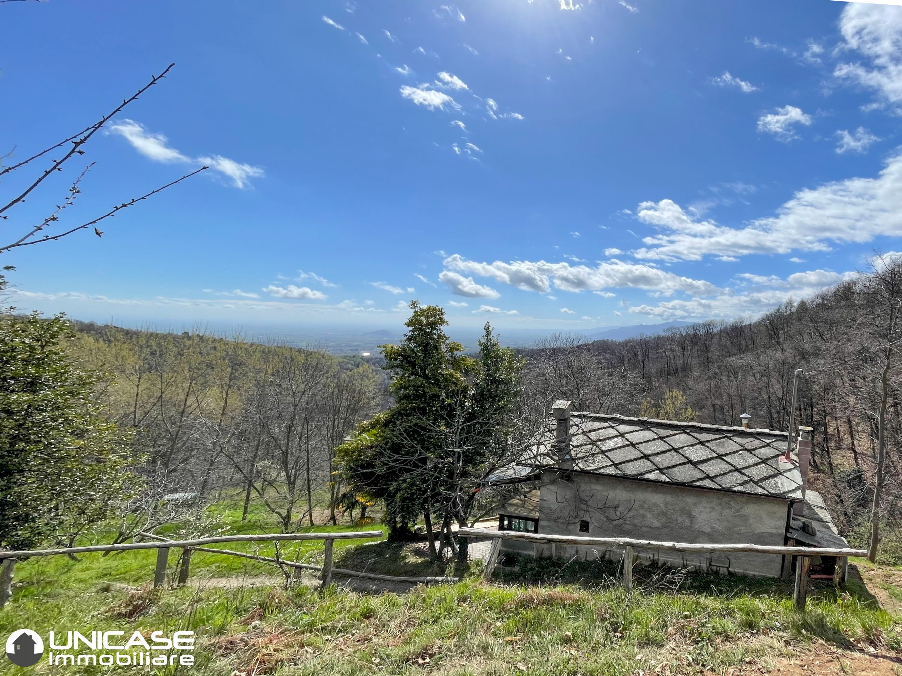 Graziosa baita con terreno e vista panoramica ad Angrogna