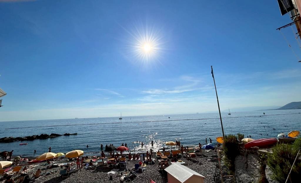 CAMOGLI nel mare vendiamo caratteristico appartamento