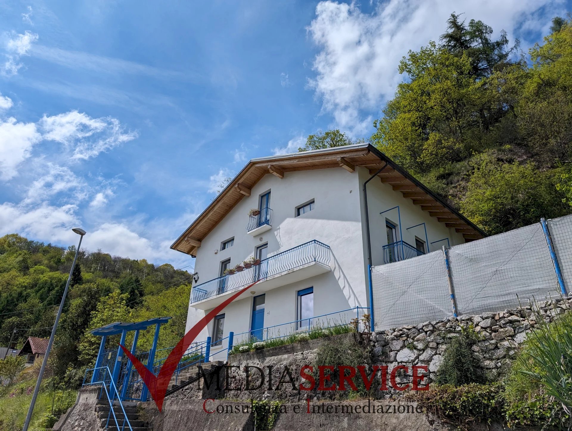 GRANDE CASA INDIPENDENTE CON AMPIO GIARDINO