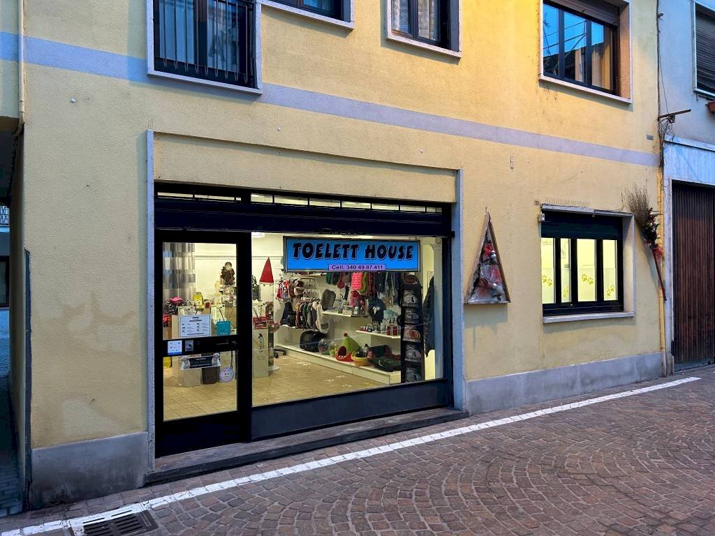 ESERCIZIO COMMERCIALE IN VENDITA