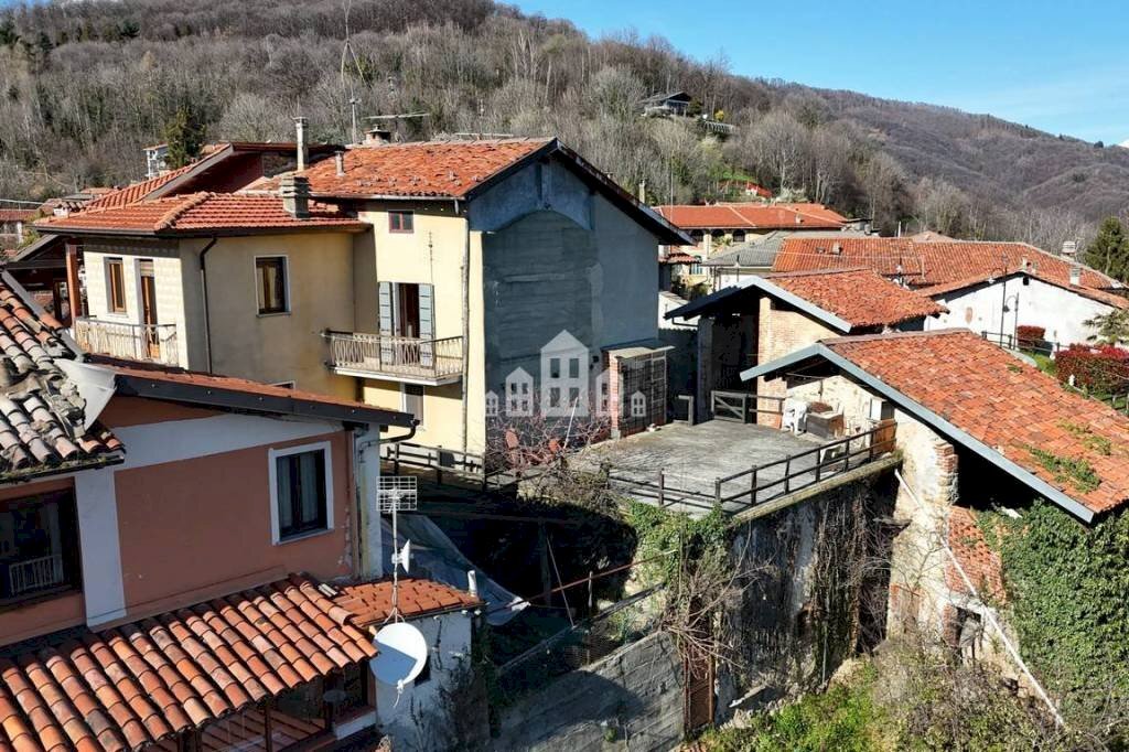 Casa semindipendente in vendita a Castelnuovo Nigra