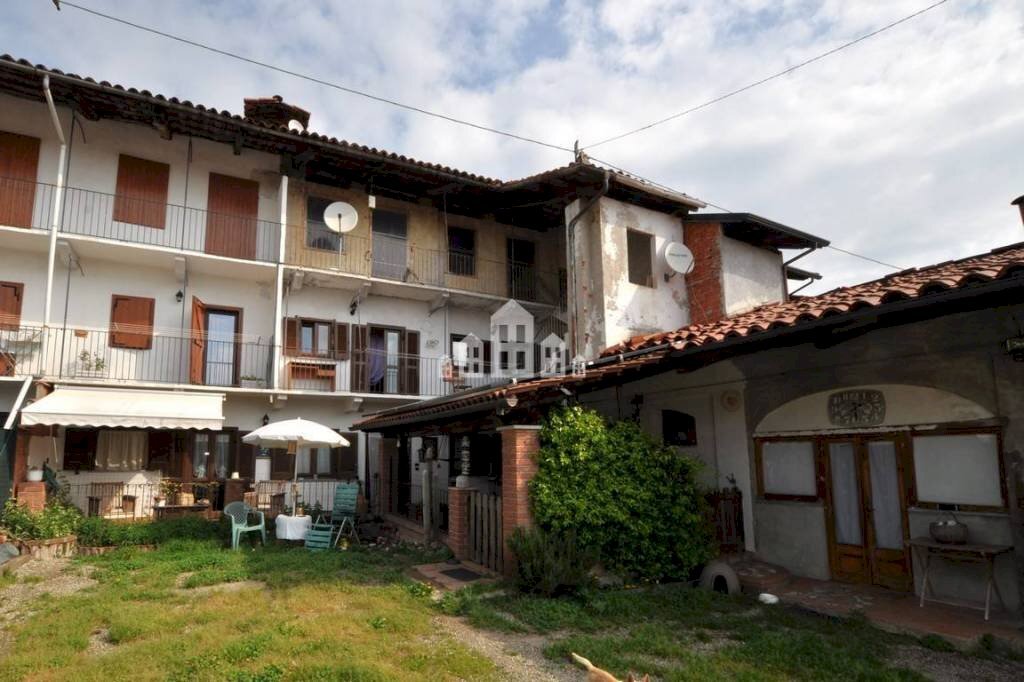 Casa semindipendente in vendita a Castellamonte, Spineto