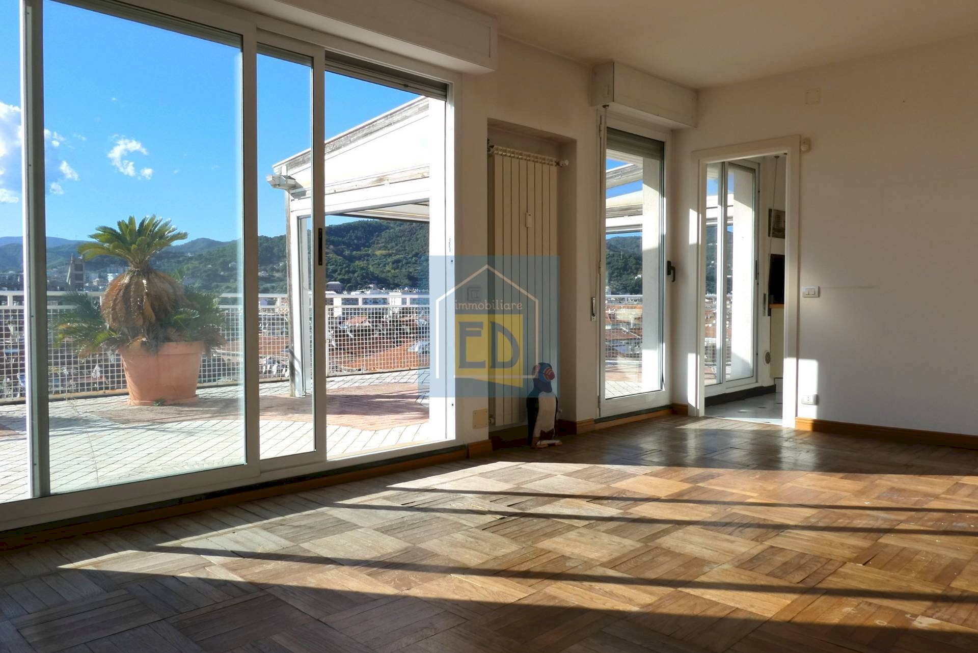 appartamento in vendita a Savona in zona Centro Storico