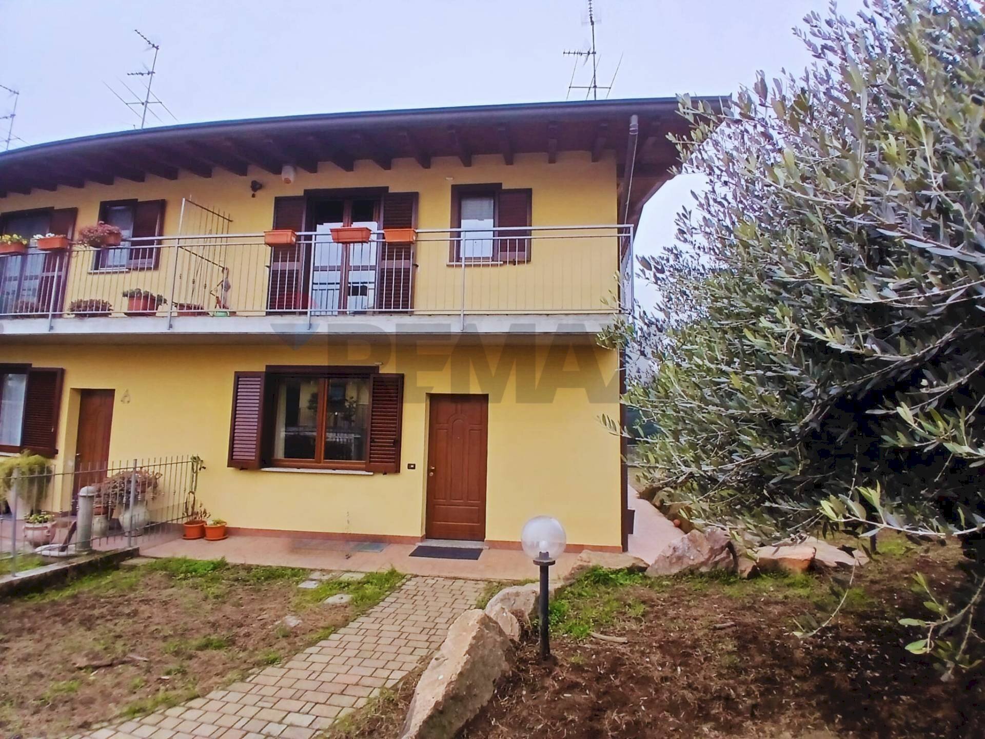 casa indipendente in vendita a Somma Lombardo