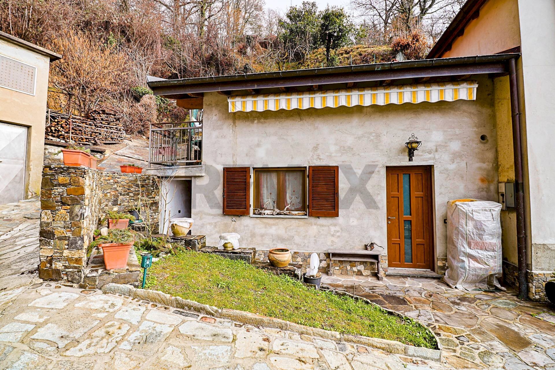 casa indipendente in vendita a Maccagno con Pino e Veddasca