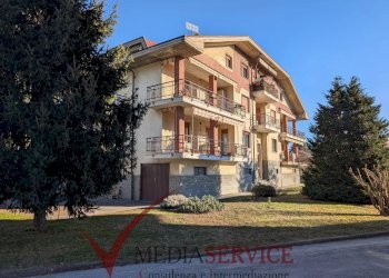 APPARTAMENTO DI GRANDE METRATURA CON BOX AUTO DOPPIO E TAVERNETTA Via Vecchia di Cuneo