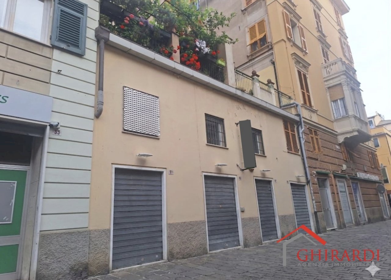 locale commerciale in affitto a Genova in zona Sestri Ponente
