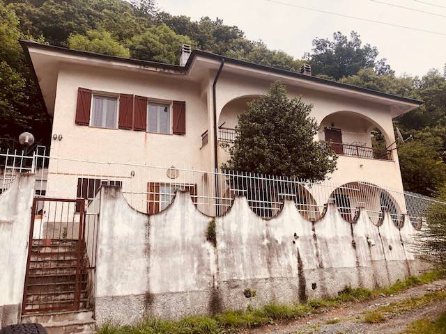 VILLA AD ALPICELLA CON SPLENDIDA VISTA MARE