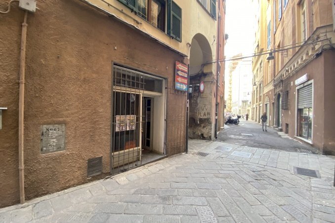 NEGOZIO NEL CENTRO STORICO Savona (Centro - Darsena)