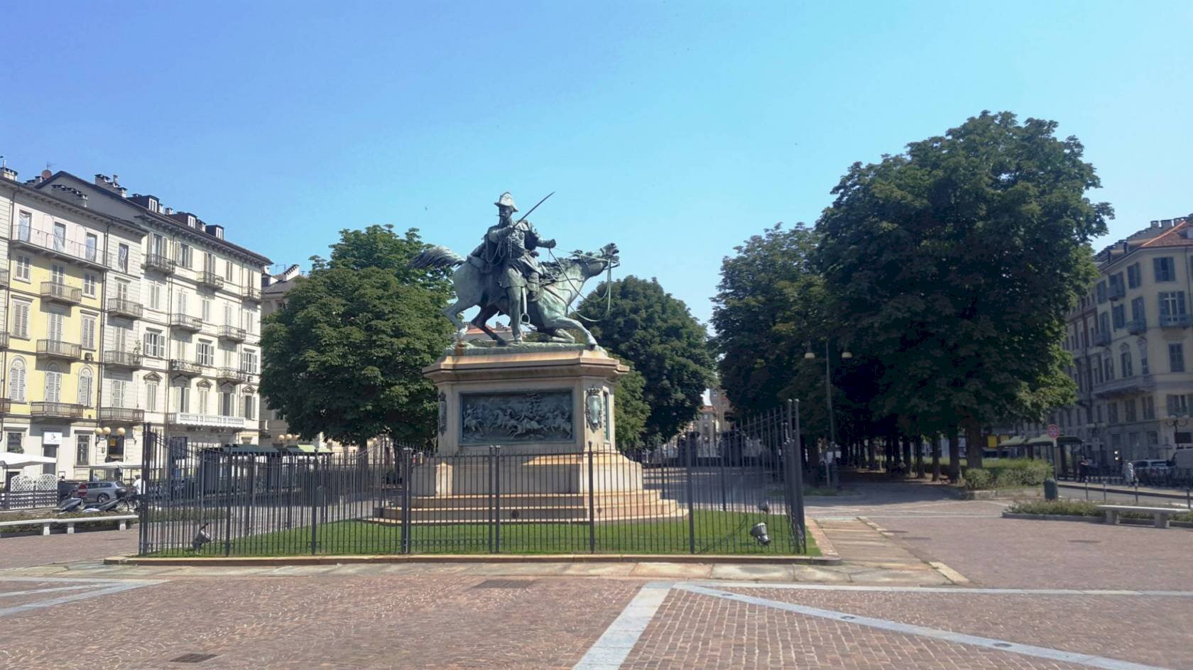 PIAZZA SOLFERINO CON TERRAZZO VIA SAN FRANCESCO D'ASSISI