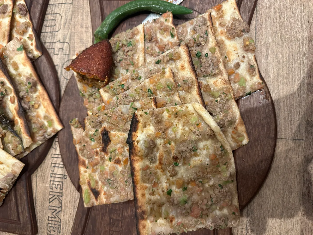 Etli ekmek Bewertung von hurkanakbiyik bei Nefis, Amsterdam Bild