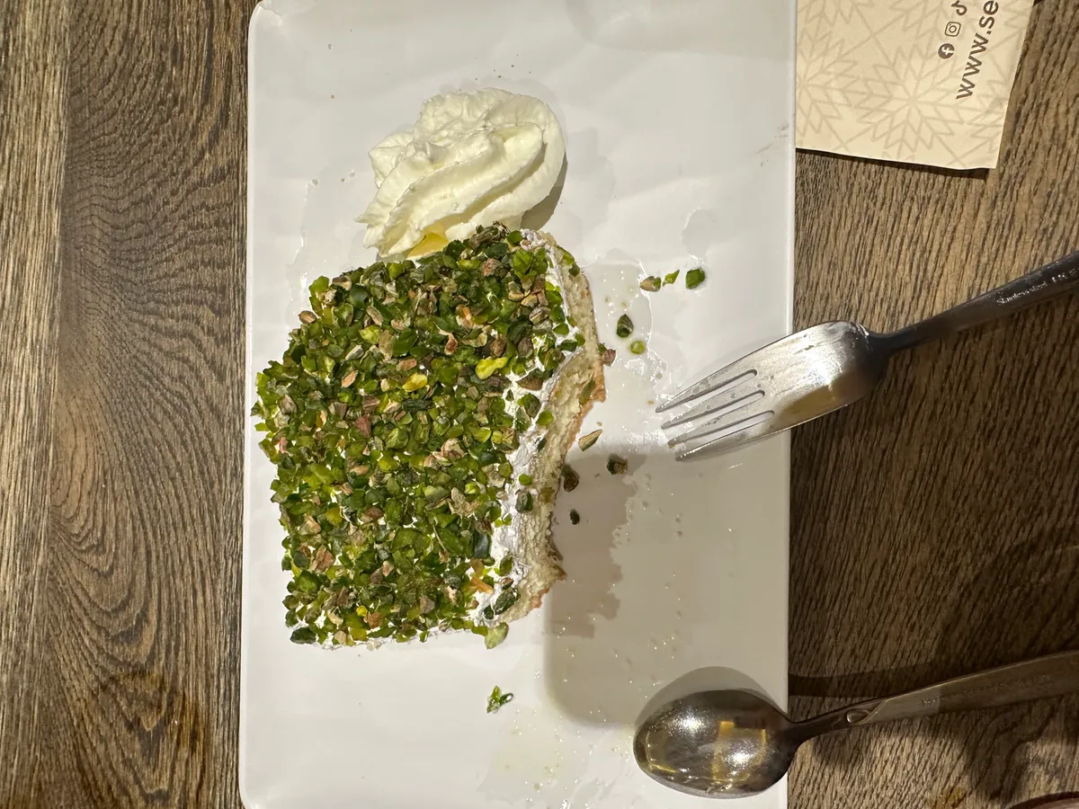 Recensione di Tres Leches Cake di hurkanakbiyik presso Şerifoğlu Café & Patisserie, Amsterdam Image
