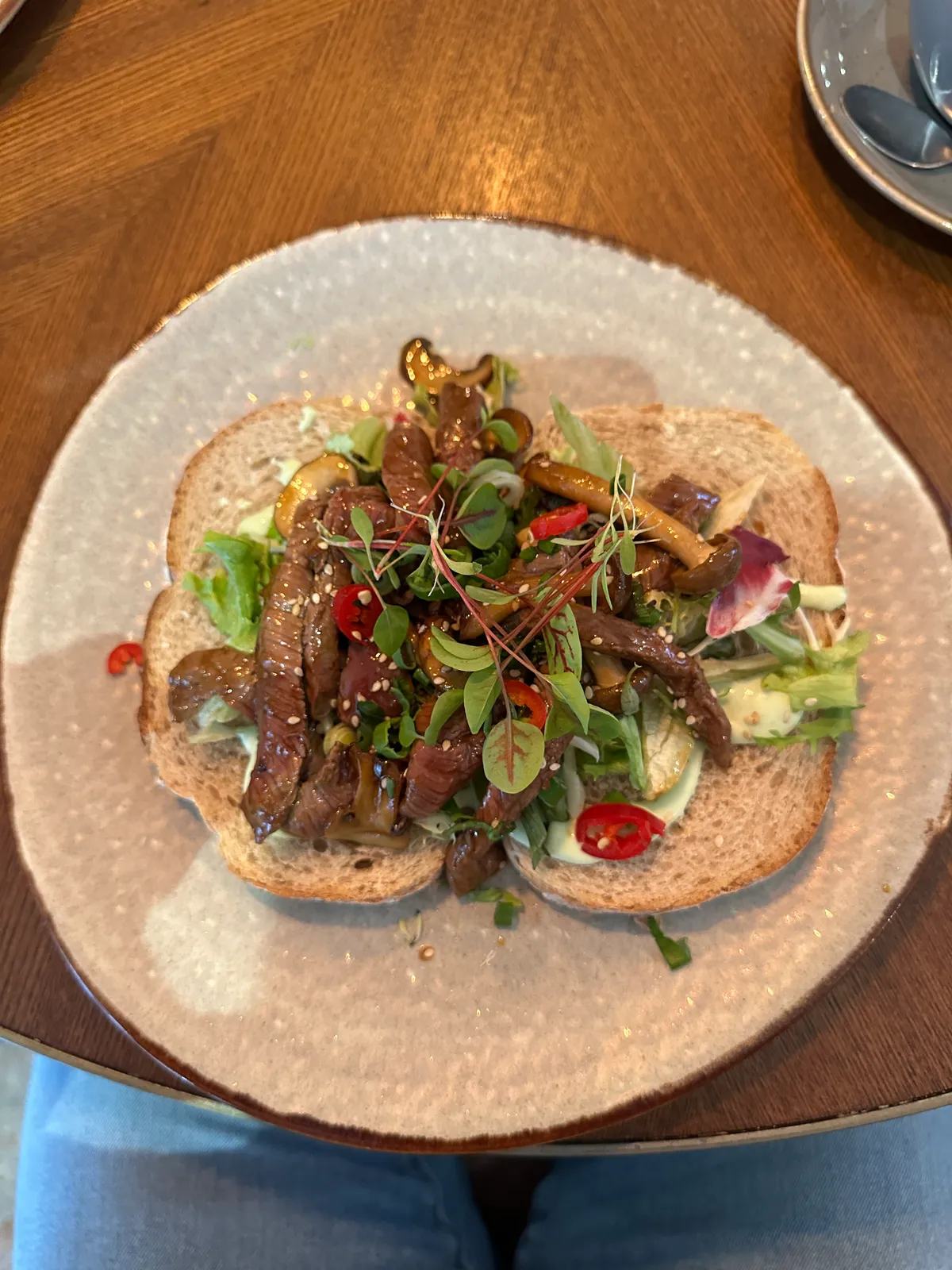 Sanduíche de carne assada