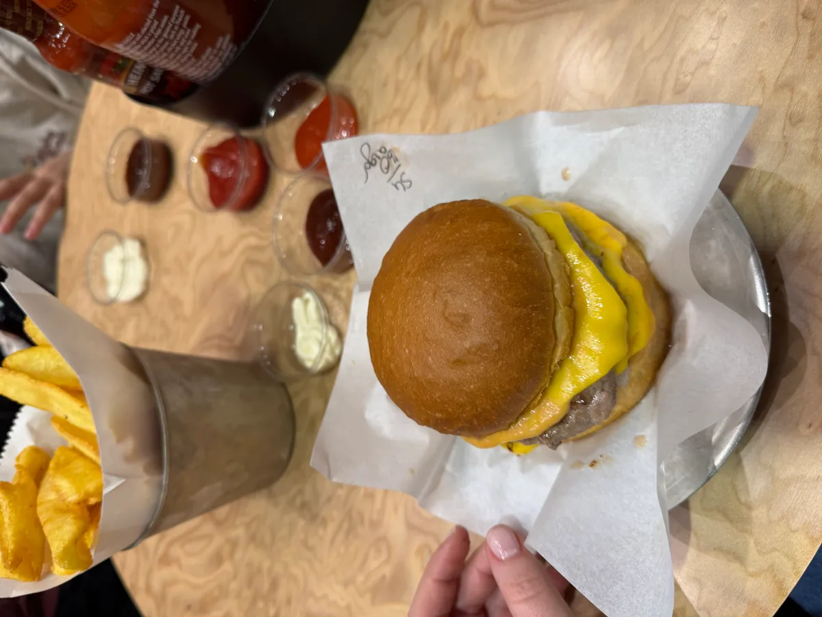 Akali Maçka, Beşiktaş/İstanbul mekanındaki Burger için Gamze yorumu Resim