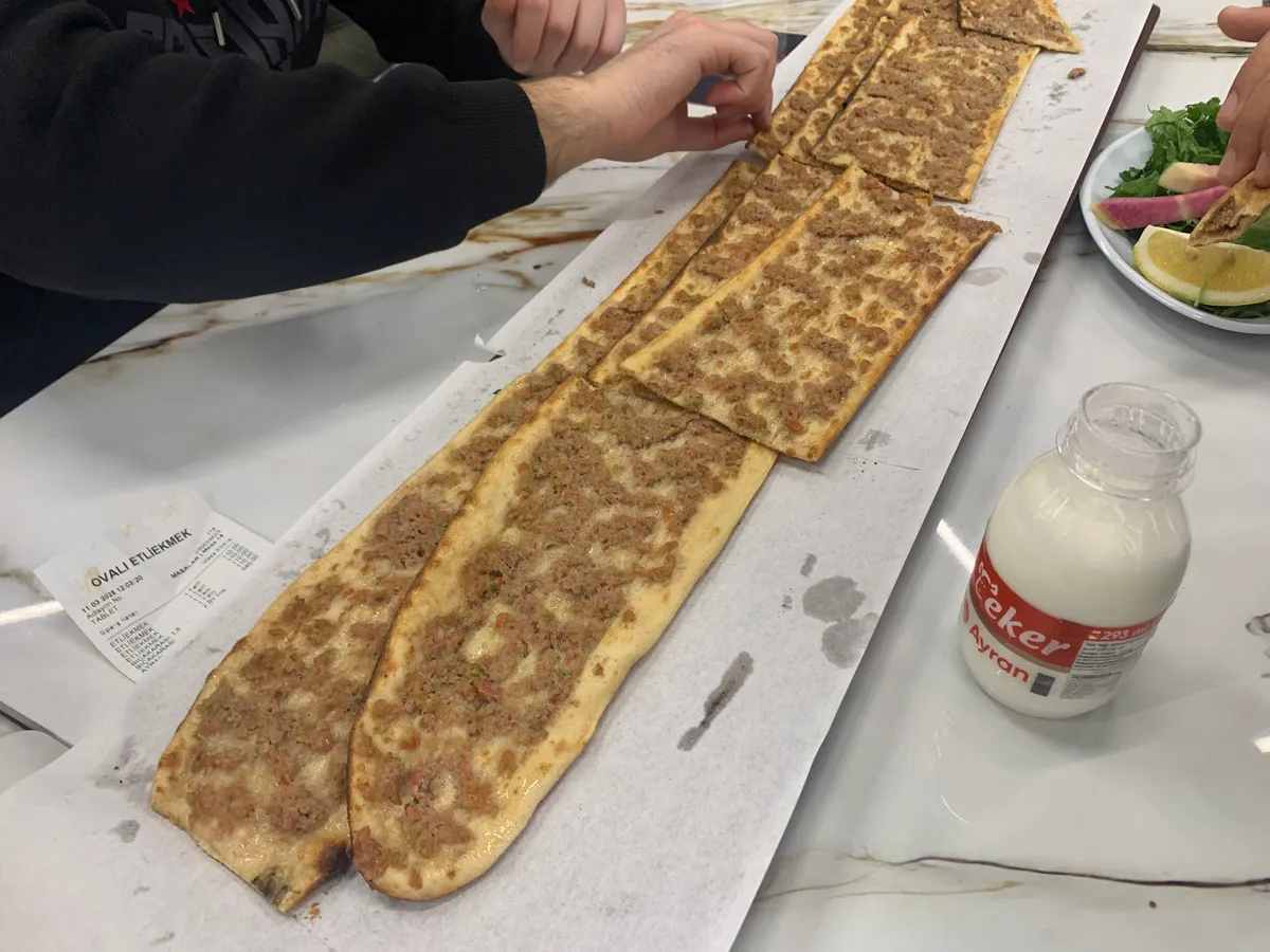 Ovalı Etliekmek Yenimahalle, Yenimahalle/Ankara mekanındaki Etli ekmek için Yehanoha yorumu Resim Ovalı Etliekmek Yenimahalle, Yenimahalle/Ankara mekanındaki Etli ekmek için Yehanoha yorumu Resim