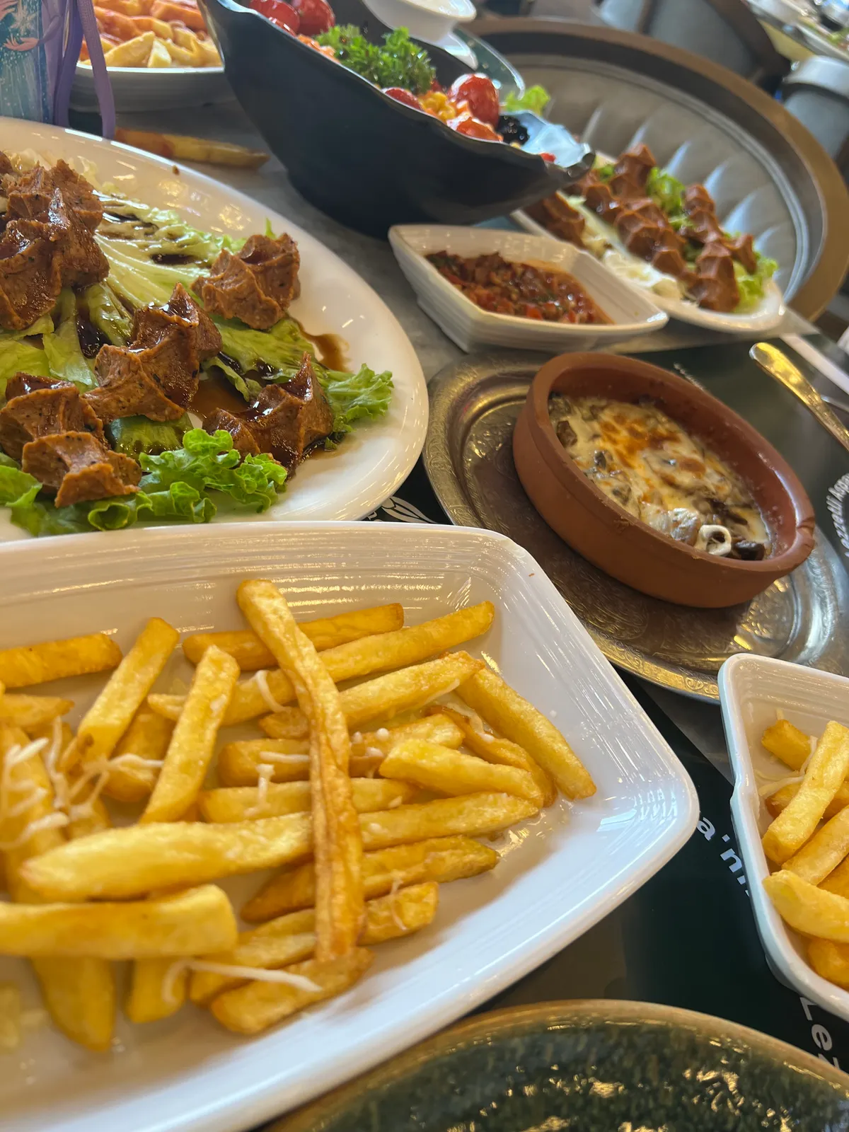 Meşhur Gülçimen Aspava, Çankaya/Ankara mekanındaki İskender kebap için ekinakbiyik yorumu Resim Meşhur Gülçimen Aspava, Çankaya/Ankara mekanındaki İskender kebap için ekinakbiyik yorumu Resim